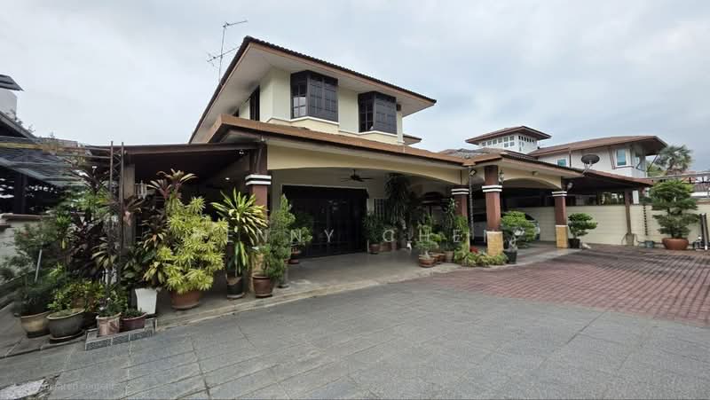 Bungalow House for Sale in Taman Golf, Ipoh by PENNY CHEN - Exterior - iProperty.com.my