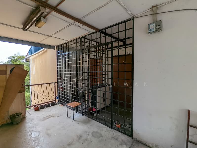 Flat for Sale in Flat PKNS Seksyen 8 by Abang Ikhwan - Balcony - iProperty.com.my