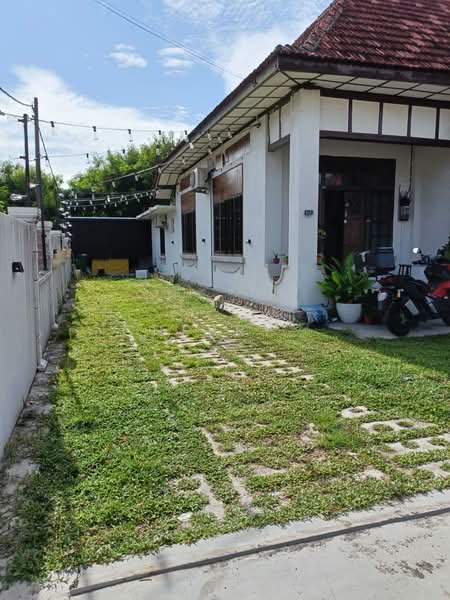 Bungalow for Rent in Limbongan (Klebang) - Cherry . - Exterior - PropertyGuru.com.my