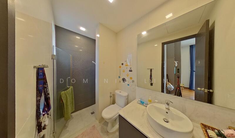 Eastwood Park, Eastwood Walk, 5 Bedrooms, 2,847 sqft, Terraced House For Sale, by Dominic Lim, 500032800 - Ensuite bedroom 1 Bath (level 3) - PropertyGuru.com.sg