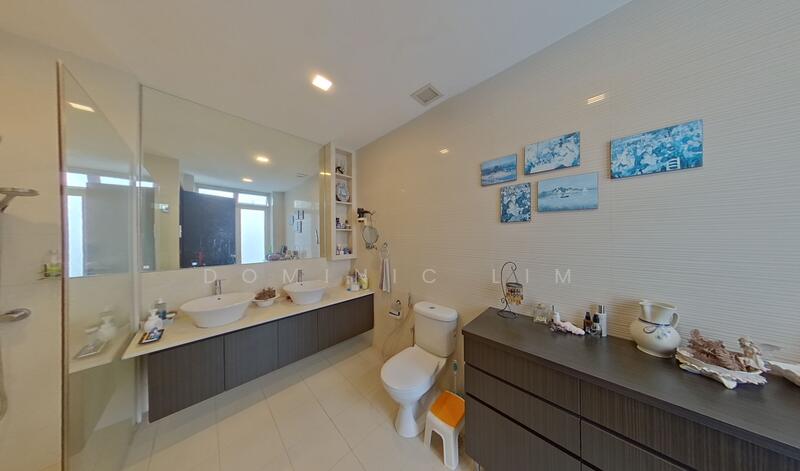 Eastwood Park, Eastwood Walk, 5 Bedrooms, 2,847 sqft, Terraced House For Sale, by Dominic Lim, 500032800 - Ensuite Master Bathroom (level 3) - PropertyGuru.com.sg