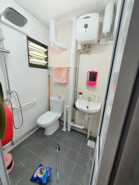 111 Serangoon North Avenue 1, 111 Serangoon North Avenue 1, 3 Bedrooms, 979 sqft, HDB Flat For Sale, by Gary Chong, 500033064 - Bathroom - PropertyGuru.com.sg
