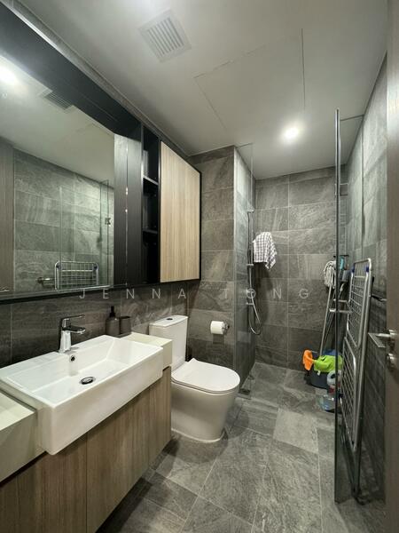 Kent Ridge Hill Residences, 52 South Buona Vista Road, 2 Bedrooms, 775 sqft, Condominium For Sale, by Jenna Tong, 500049066 - Common Bathroom - PropertyGuru.com.sg