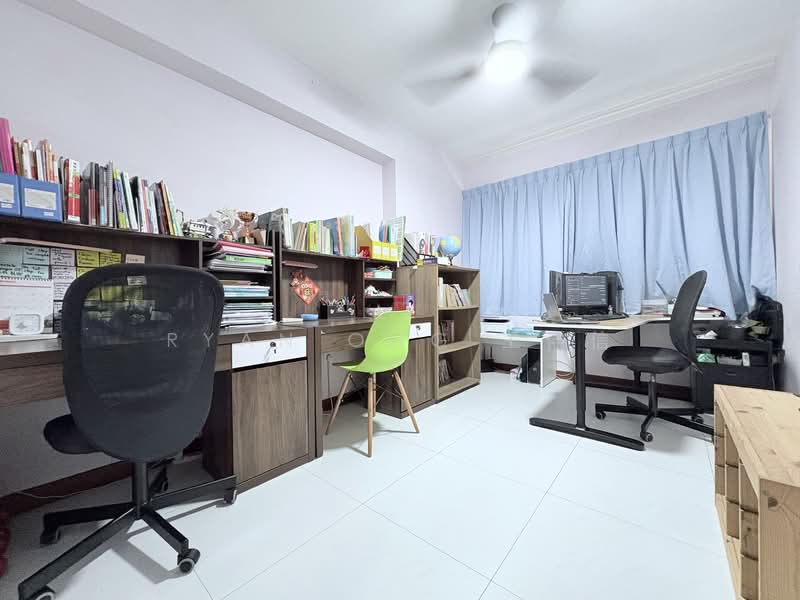 546C Segar Road, 546C Segar Road, 3 Bedrooms, 1,206 sqft, HDB Flat For Sale, by Ryan Ong 王伟信, 500056102 - Study - PropertyGuru.com.sg