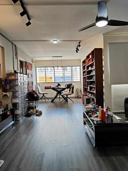 239 Bukit Batok East Avenue 5, 239 Bukit Batok East Avenue 5, 3 Bedrooms, 1,119 sqft, HDB Flat For Sale, by Ele Chan, 500060944 - Living Room - PropertyGuru.com.sg