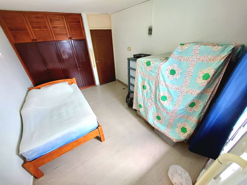269 Bukit Batok East Avenue 4, 269 Bukit Batok East Avenue 4, 3 Bedrooms, 904 sqft, HDB Flat For Sale, by Arthur Koh, 500063993 - Master Bedroom photo 2 - PropertyGuru.com.sg