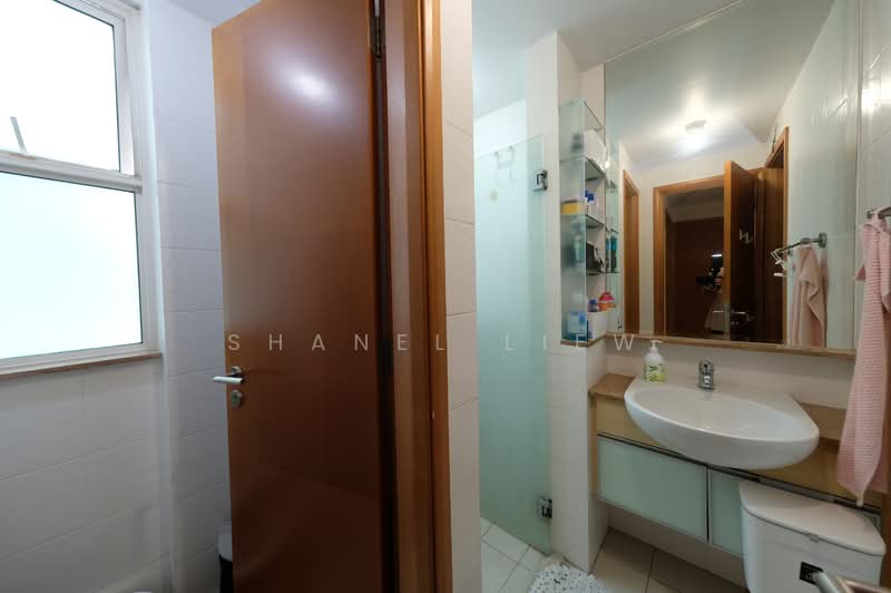 Sunglade, 9 Serangoon Avenue 2, 4 Bedrooms, 1,776 sqft, Condominium For Sale, by Shanel Liew, 500067810 - Bathroom - PropertyGuru.com.sg