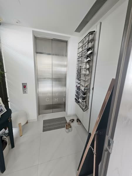 Nathan Suites, 21 Nathan Road, 4 Bedrooms, 4,811 sqft, Condominium For Sale, by Maylena Cheah, 500079776 - Pruvate lift Entrance - PropertyGuru.com.sg