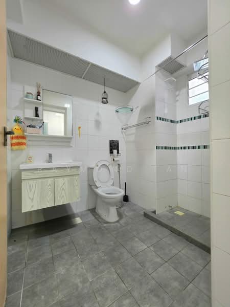 411B Fernvale Road, 411B Fernvale Road, 3 Bedrooms, 1,033 sqft, HDB Flat For Sale, by Raymond Tan, 500088330 - Common bathroom - PropertyGuru.com.sg