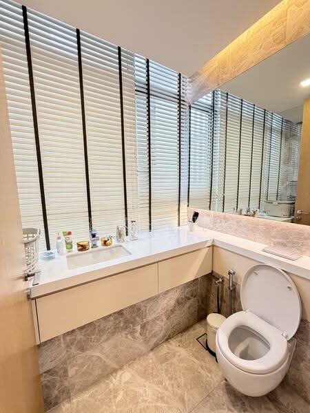 The Laurels @ Cairnhill Road, 38 Cairnhill Road, 2 Bedrooms, 883 sqft, Condominium For Sale, by Bonnie Tan 陈慧玲, 500088434 - Bathroom - PropertyGuru.com.sg