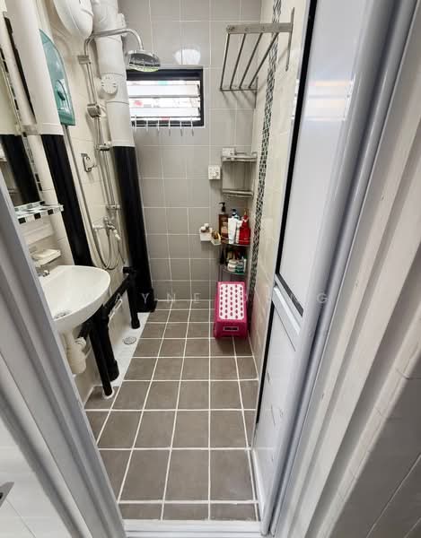37 Bedok South Avenue 2, 37 Bedok South Avenue 2, Room Rental, 120 sqft, HDB Flat For Rent, by Wayne Deng, 500117149 - Bathroom - PropertyGuru.com.sg