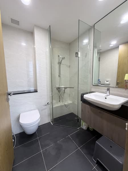 The Enclave Holland, 131 Holland Road, 4 Bedrooms, 1,389 sqft, Condominium For Sale, by Andy Tan, 500120974 - Bathroom - PropertyGuru.com.sg
