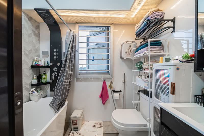 154B Bedok South Road, 154B Bedok South Road, 3 Bedrooms, 1,001 sqft, HDB Flat For Sale, by Desmond Lim, 500126339 - Master Bathroom - PropertyGuru.com.sg