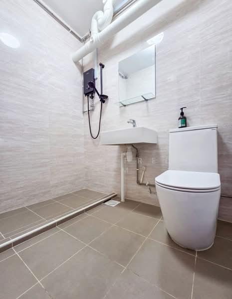 172 Hougang Avenue 1, 172 Hougang Avenue 1, 3 Bedrooms, 1,087 sqft, HDB Flat For Sale, by Winnifred Lim, 500128038 - Bathroom - PropertyGuru.com.sg