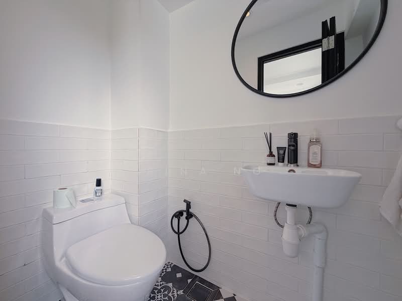 357 Hougang Avenue 7, 357 Hougang Avenue 7, 2 Bedrooms, 1,654 sqft, HDB Flat For Sale, by Trina Ng, 500130126 - Bathroom - PropertyGuru.com.sg