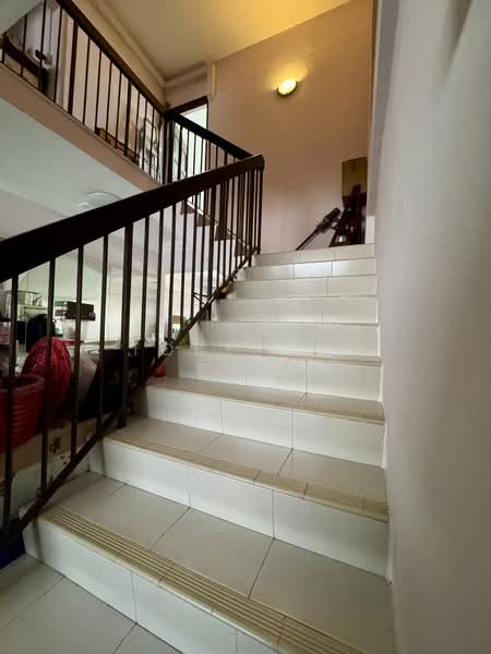 110 Mcnair Road, 110 Mcnair Road, 4 Bedrooms, 1,550 sqft, HDB Flat For Sale, by Toby Cai 蔡稚享, 500130661 - Staircase - PropertyGuru.com.sg