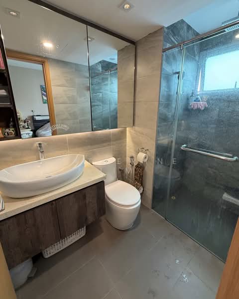 Eight Riversuites, 10 Whampoa East, 3 Bedrooms, 1,196 sqft, Condominium For Sale, by Catherine Lim, 500132723 - Bathroom - PropertyGuru.com.sg
