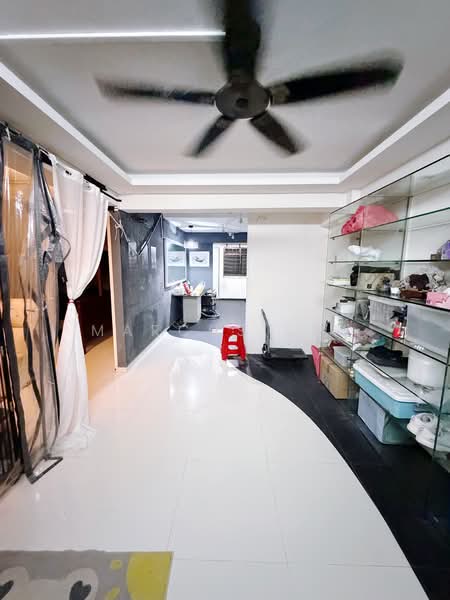 33 Marine Crescent, 33 Marine Crescent, 2 Bedrooms, 700 sqft, HDB Flat For Sale, by Marcus Lim, 500133358 - Living room - PropertyGuru.com.sg