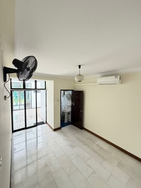 Hua Guan Avenue, , 5 Bedrooms, 2,800 sqft, Semi-Detached House For Rent, by Tan Han Long, 500137820 - Bathroom - PropertyGuru.com.sg