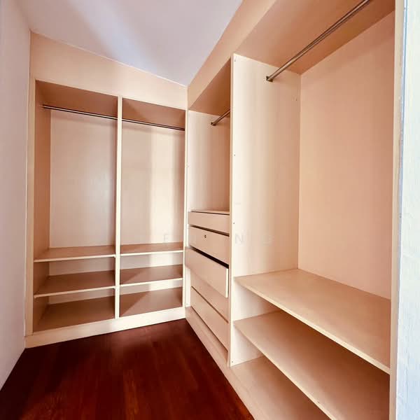 Braddell Heights Estate, Cotswold Close, 5 Bedrooms, 6,500 sqft, Detached House For Rent, by Yen Ng, 500142762 - Bedroom #5 Walk-In Wardrobe - PropertyGuru.com.sg
