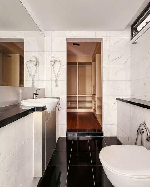 Braddell Heights Estate, Cotswold Close, 5 Bedrooms, 6,500 sqft, Detached House For Rent, by Yen Ng, 500142762 - Bathroom #5 with rain shower - PropertyGuru.com.sg