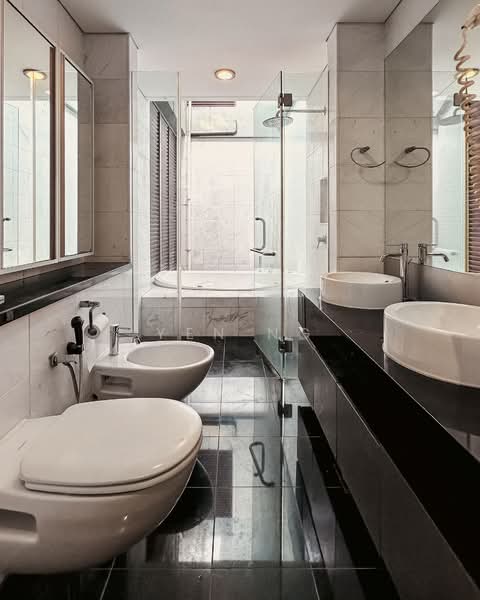 Braddell Heights Estate, Cotswold Close, 5 Bedrooms, 6,500 sqft, Detached House For Rent, by Yen Ng, 500142762 - Master Bathroom #2 with bath tub - PropertyGuru.com.sg