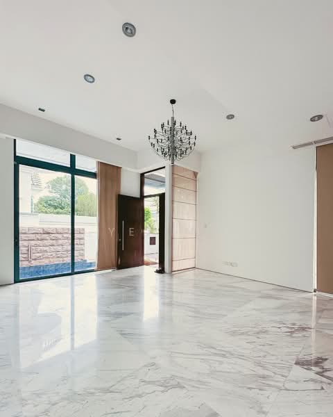 Braddell Heights Estate, Cotswold Close, 5 Bedrooms, 6,500 sqft, Detached House For Rent, by Yen Ng, 500142762 - Living Room with pool and garden views - PropertyGuru.com.sg