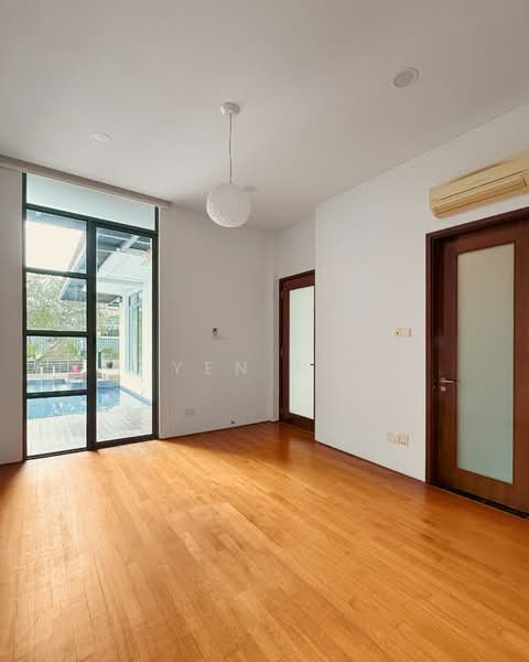 Braddell Heights Estate, Cotswold Close, 5 Bedrooms, 6,500 sqft, Detached House For Rent, by Yen Ng, 500142762 - Ensuite Bedroom #1 with pool view - PropertyGuru.com.sg