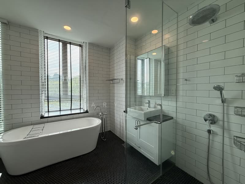 Sunset Boulevard, Sunset Drive, 5 Bedrooms, 5,200 sqft, Semi-Detached House For Rent, by Gary Lim, 500145717 - Bathroom - PropertyGuru.com.sg