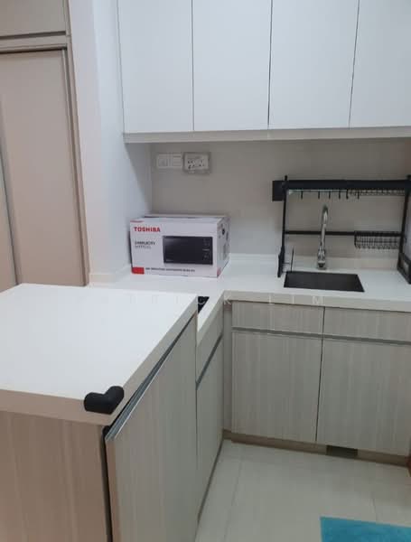 1 Canberra, 11 Canberra Drive, Studio, 380 sqft, Executive Condominium For Rent, by Patrick Lim, 500145814 - L-Shape Modern Kitchen - PropertyGuru.com.sg