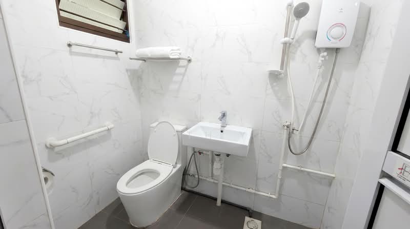 301 Ubi Avenue 1, 301 Ubi Avenue 1, 2 Bedrooms, 678 sqft, HDB Flat For Sale, by Kenneth Yeoh, 500148870 - Bathroom - PropertyGuru.com.sg