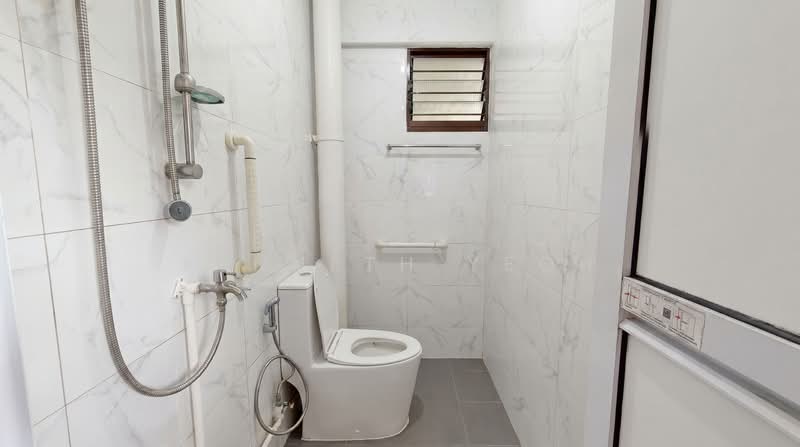 301 Ubi Avenue 1, 301 Ubi Avenue 1, 2 Bedrooms, 678 sqft, HDB Flat For Sale, by Kenneth Yeoh, 500148870 - Bathroom - PropertyGuru.com.sg
