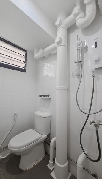82 Bedok North Road, 82 Bedok North Road, 2 Bedrooms, 850 sqft, HDB Flat For Rent, by Ding S.Z, 500150072 - Bathroom - PropertyGuru.com.sg
