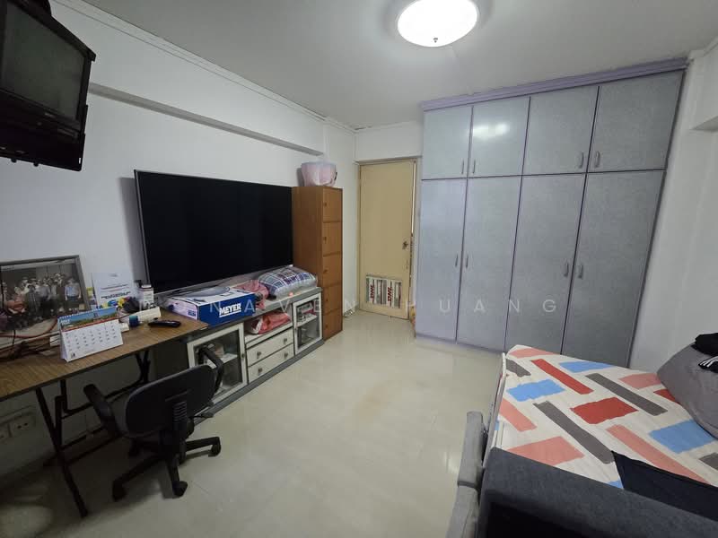 842 Woodlands Street 82, 842 Woodlands Street 82, 3 Bedrooms, 904 sqft, HDB Flat For Sale, by Donaven Huang, 500152516 - Master bedroom - PropertyGuru.com.sg