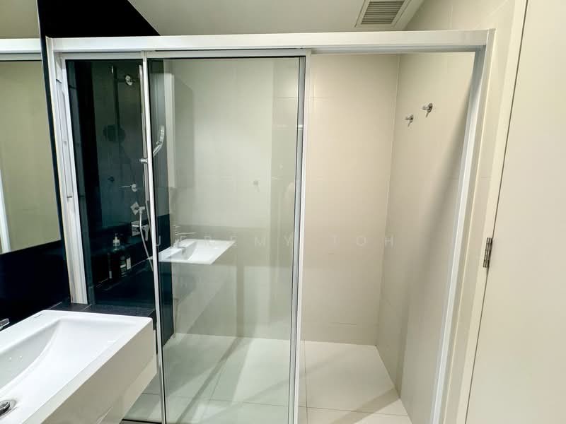 The Interlace, 180 Depot Road, 2 Bedrooms, 1,216 sqft, Condominium For Rent, by Jeremy Toh, 500156089 - Bathroom - PropertyGuru.com.sg
