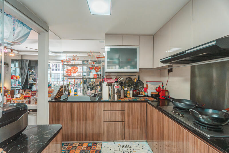 Bellewoods, 122 Woodlands Avenue 5, 5 Bedrooms, 1,528 sqft, Executive Condominium For Sale, by Jaslynn Soh, 60054806 - Enclosed Kitchen - PropertyGuru.com.sg