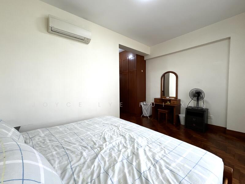 Westcove Condo, 10 West Coast Crescent, 2 Bedrooms, 1,098 sqft, Condominium For Sale, by Joyce Lye Hui Xin, 60078847 - Master Bedroom - PropertyGuru.com.sg
