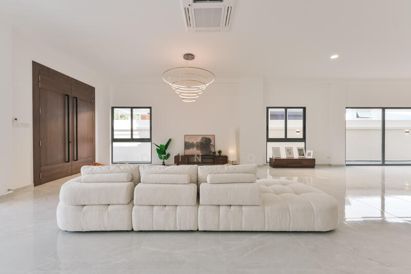 Seletar Hills Estate, Seletar Hills Drive, 7 Bedrooms, 6,170 sqft, Semi-Detached House For Sale, by Jolin Toh, 60097769 - Living room - PropertyGuru.com.sg