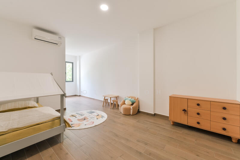 Seletar Hills Estate, Seletar Hills Drive, 7 Bedrooms, 6,170 sqft, Semi-Detached House For Sale, by Jolin Toh, 60097769 - Ensuite bedroom - PropertyGuru.com.sg