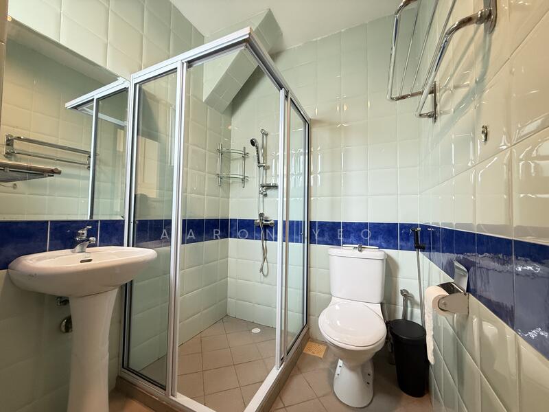 Serangoon Garden Estate, Corfe Place, 6 Bedrooms, 2,964 sqft, Semi-Detached House For Rent, by Aaron Yeo, 60154829 - Bathroom - PropertyGuru.com.sg