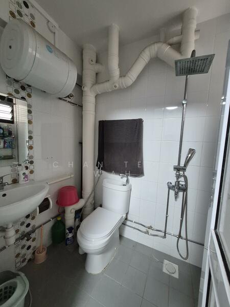 658 Yishun Avenue 4, 658 Yishun Avenue 4, 4 Bedrooms, 1,291 sqft, HDB Flat For Sale, by Chan Teck Wah, 60176140 - Bathroom - PropertyGuru.com.sg