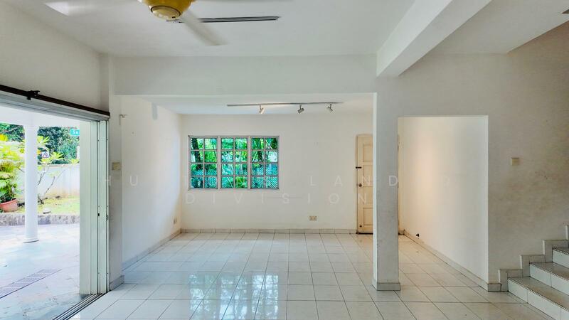 A Rare Gem: Elevated Bungalow Facing Expansive Park Vista, Ulu Pandan/Dunearn/Clementi, 6 Bedrooms, 3,800 sqft, Detached House For Sale, by WIL NG B Y, 60203743 - Living Room - PropertyGuru.com.sg