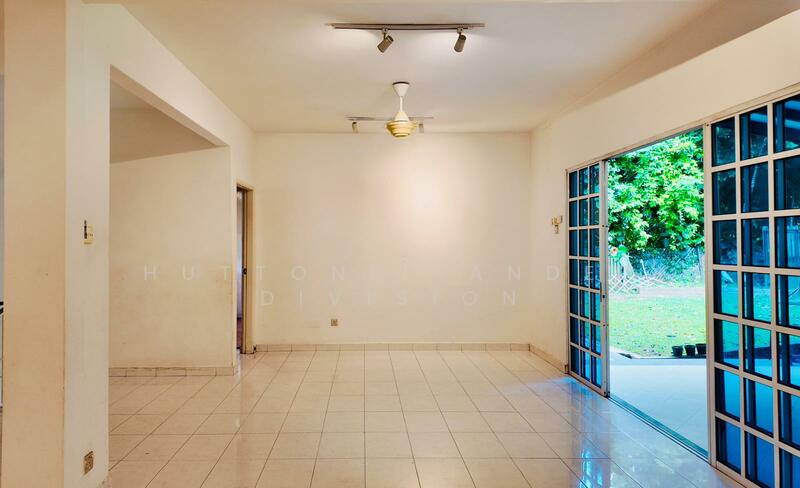 A Rare Gem: Elevated Bungalow Facing Expansive Park Vista, Ulu Pandan/Dunearn/Clementi, 6 Bedrooms, 3,800 sqft, Detached House For Sale, by WIL NG B Y, 60203743 - Living Room - PropertyGuru.com.sg