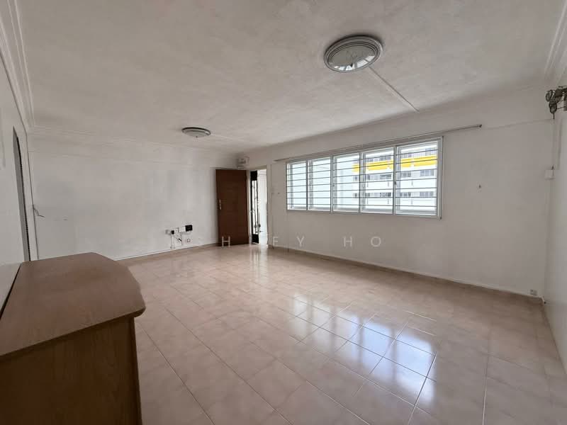 223 Yishun Street 21, 223 Yishun Street 21, 3 Bedrooms, 979 sqft, HDB Flat For Sale, by Ashley Ho, 60228259 - Living Room - PropertyGuru.com.sg
